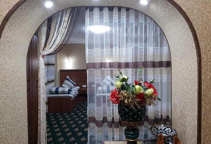 هاستل Status House