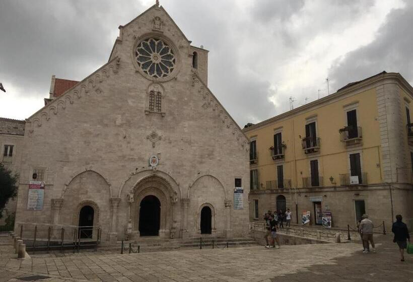 تختخواب و صبحانه La Cattedrale