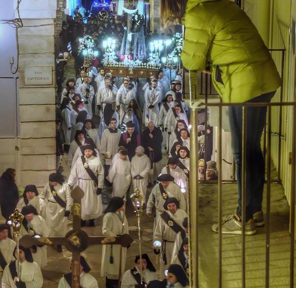 تختخواب و صبحانه La Cattedrale