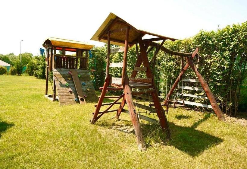 مبيت وإفطار Vadvirág Vendéglő és Panzió