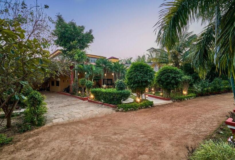Отель Welcomheritage Jungle Home Pench