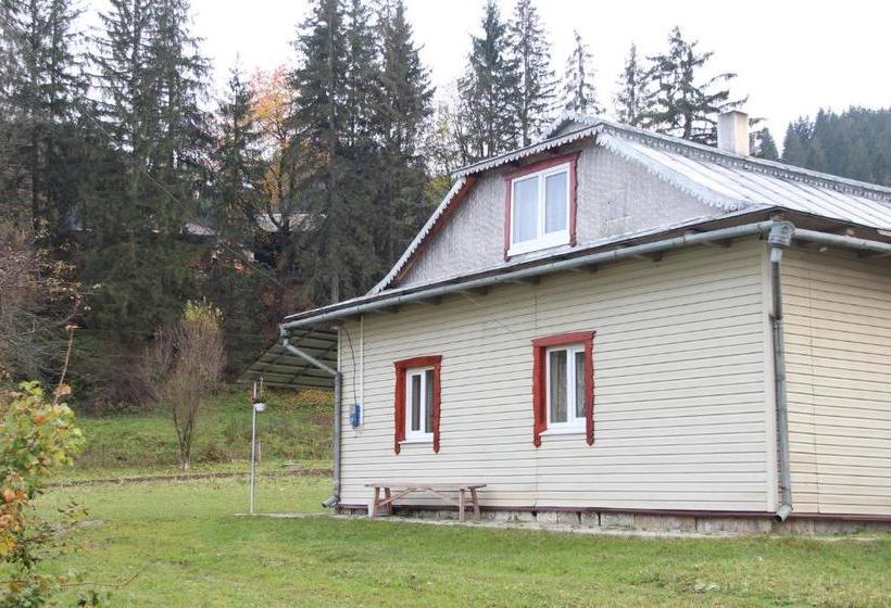 Pension (Hôtel basse catégorie) у михайла під лісом