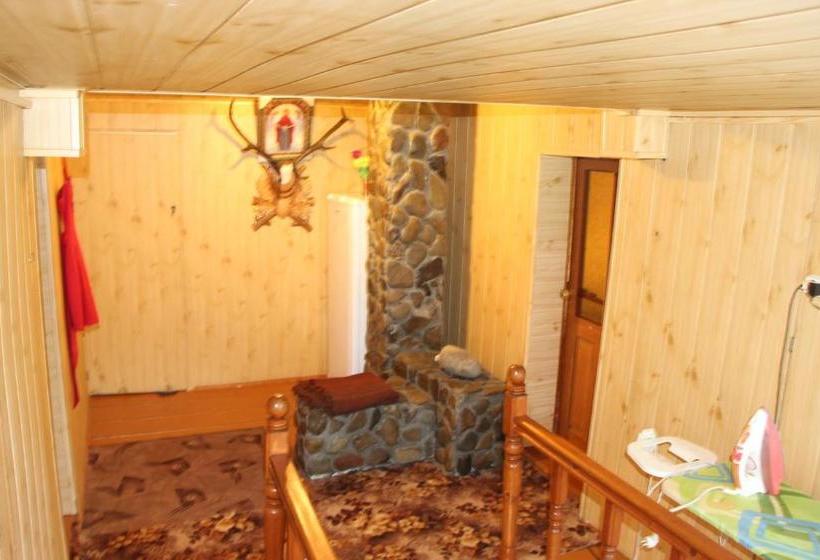 Pension (Hôtel basse catégorie) у михайла під лісом