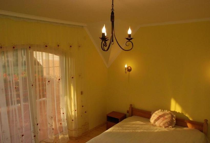 ペンション Polychko Winehouse