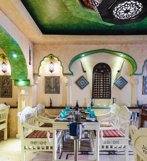 استراحتگاه Grand Palace   Couples Only 18 Years Plus