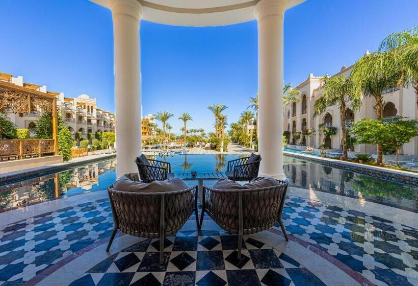 استراحتگاه Grand Palace   Couples Only 18 Years Plus