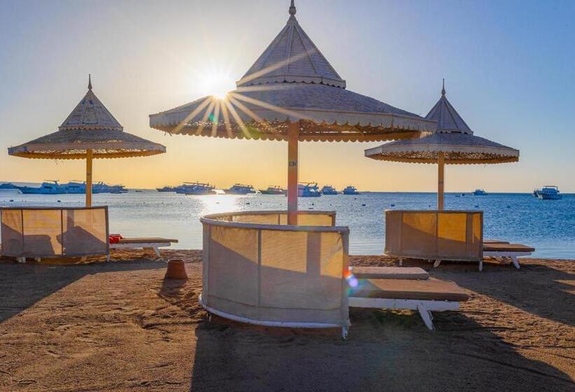 استراحتگاه Grand Palace   Couples Only 18 Years Plus