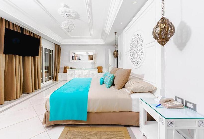 استراحتگاه Grand Palace   Couples Only 18 Years Plus