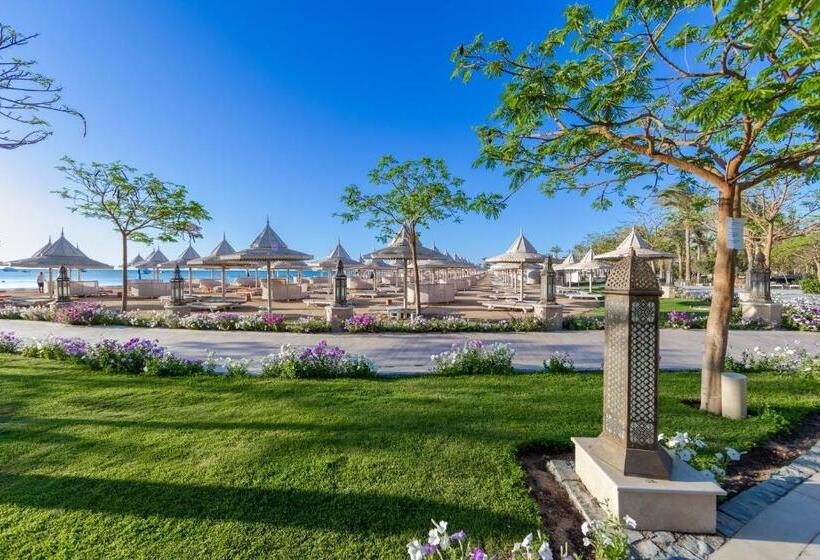 استراحتگاه Grand Palace   Couples Only 18 Years Plus