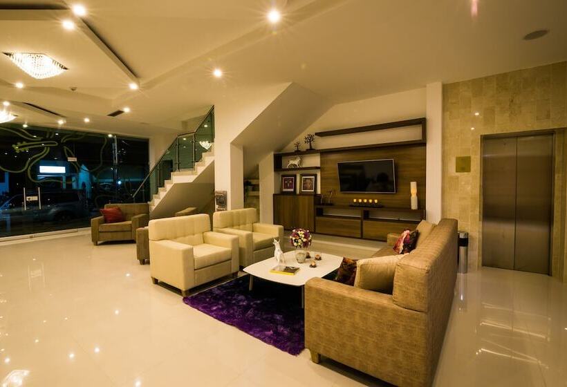 هتل Parque Del Sol