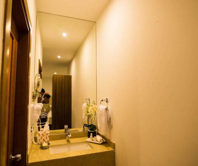 هتل Parque Del Sol