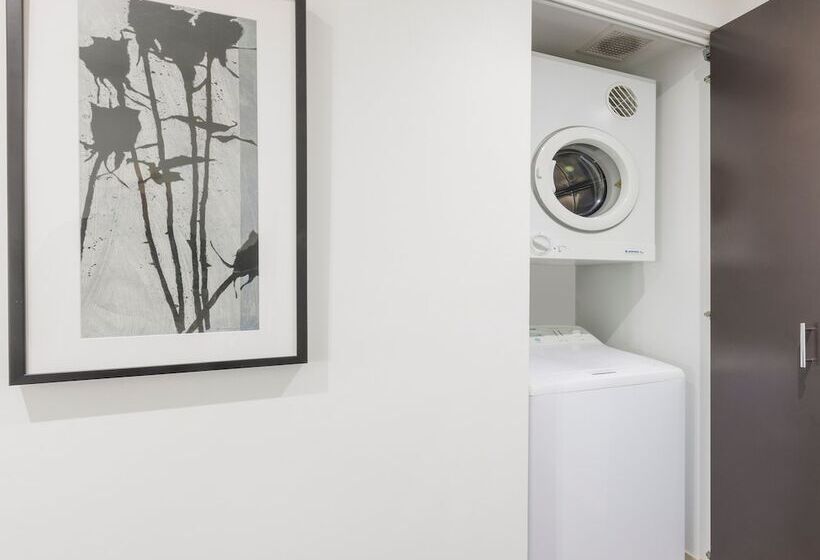 Brady Apartment Hotel Flinders Street