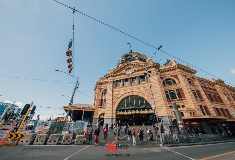 هتل Nomads St Kilda
