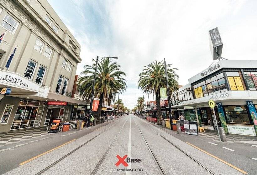 هتل Nomads St Kilda