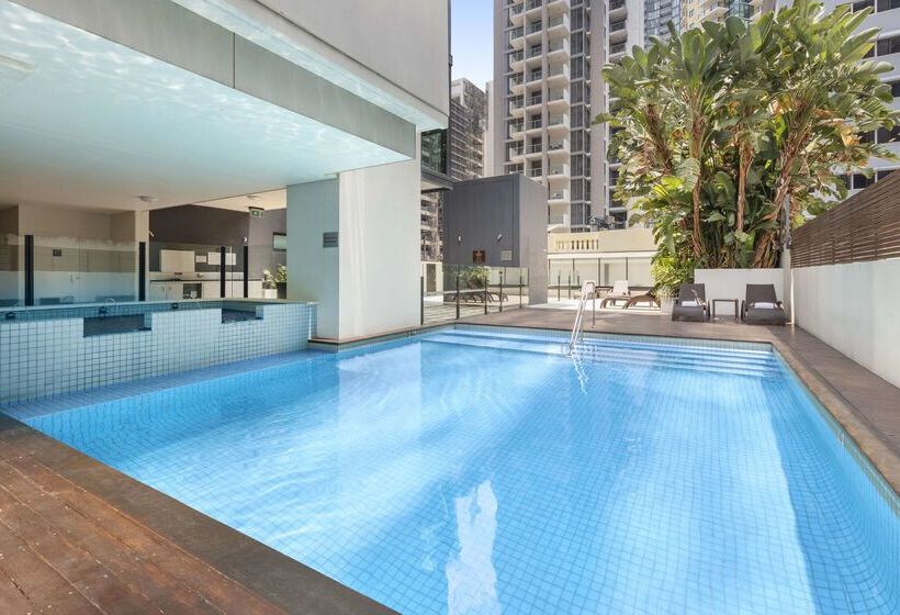 هتل Oaks Brisbane On Charlotte Suites