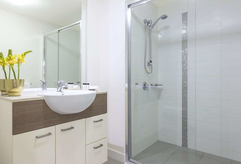 هتل Oaks Brisbane On Charlotte Suites