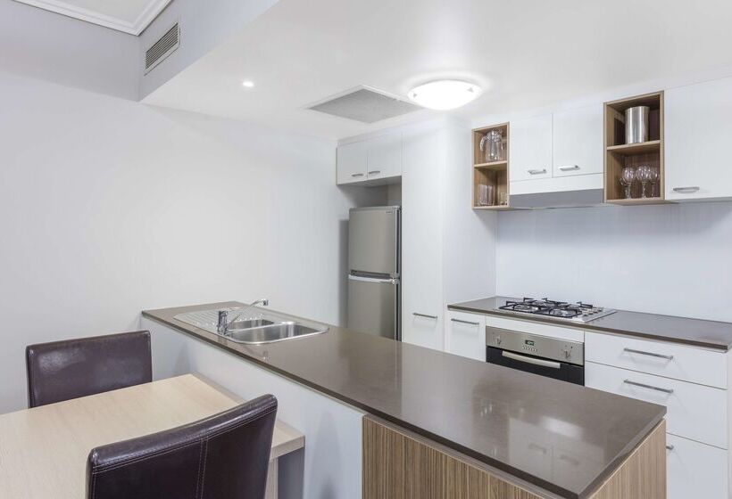 هتل Oaks Brisbane On Charlotte Suites