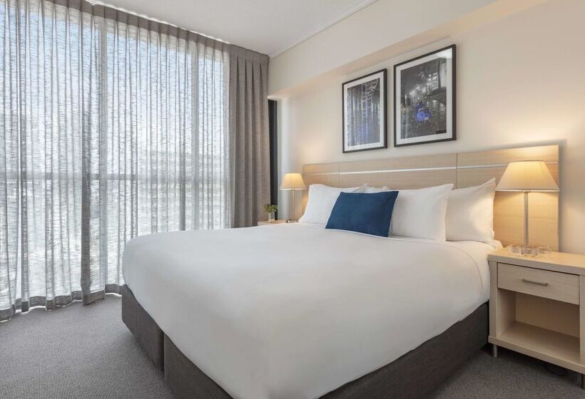 هتل Oaks Brisbane On Charlotte Suites