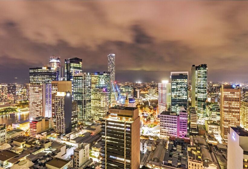 هتل Oaks Brisbane On Charlotte Suites