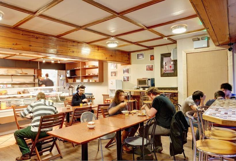 Isaacs Hostel