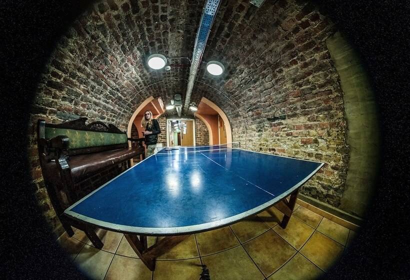 Isaacs Hostel