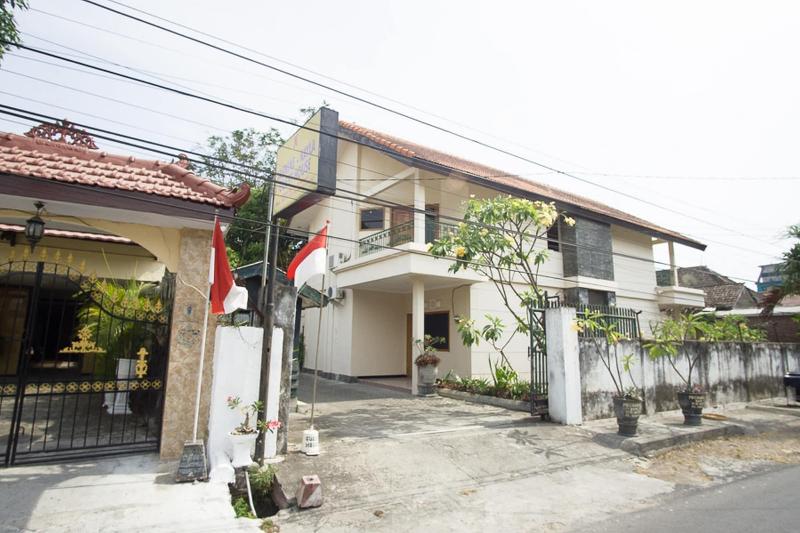 پانسیون Reddoorz Near Rumah Sakit Baptis Kediri