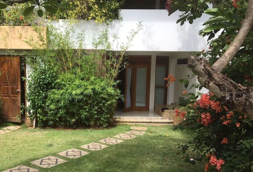 تختخواب و صبحانه Villa Lumbalumba Banyualit