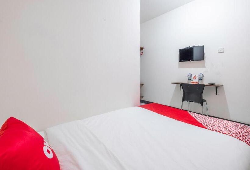 Hotell Oyo 1568 Stasiun Ka Cirebon Guest House