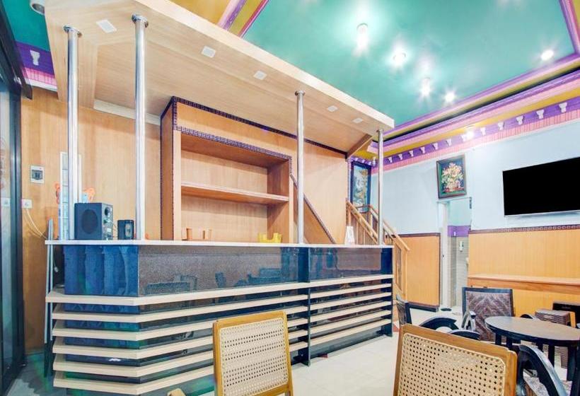 Hotel Oyo 90179 Sybilla Cafe & Homestay
