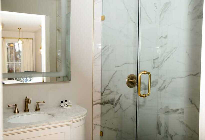 ホテル The Colonial Inn