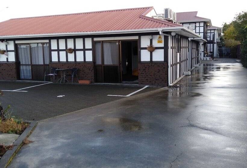 Albatross Motel