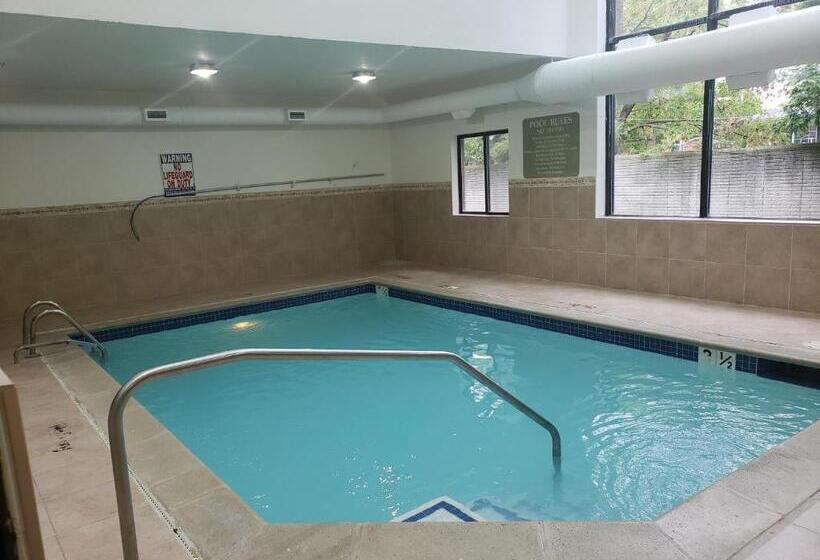 هتل A Victory Suites Warren