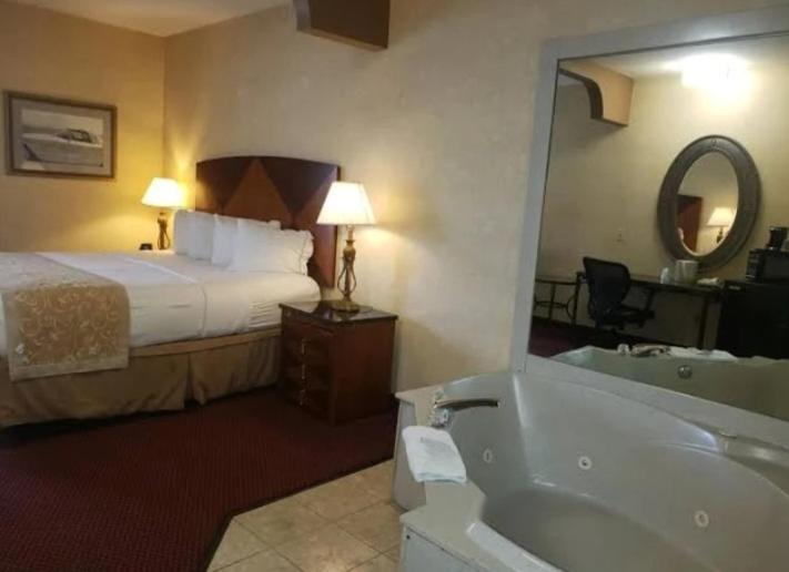 هتل A Victory Suites Warren
