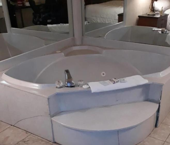 هتل A Victory Suites Warren