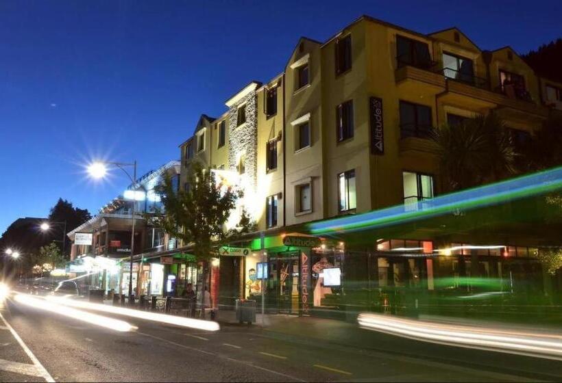 בית מלון כפרי Base Backpackers Queenstown