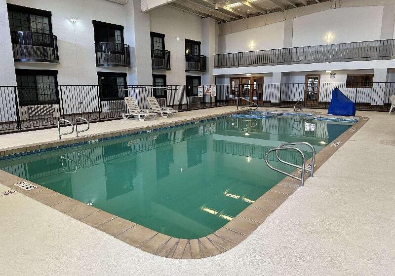 Отель Clarion Pointe Winslow I 40
