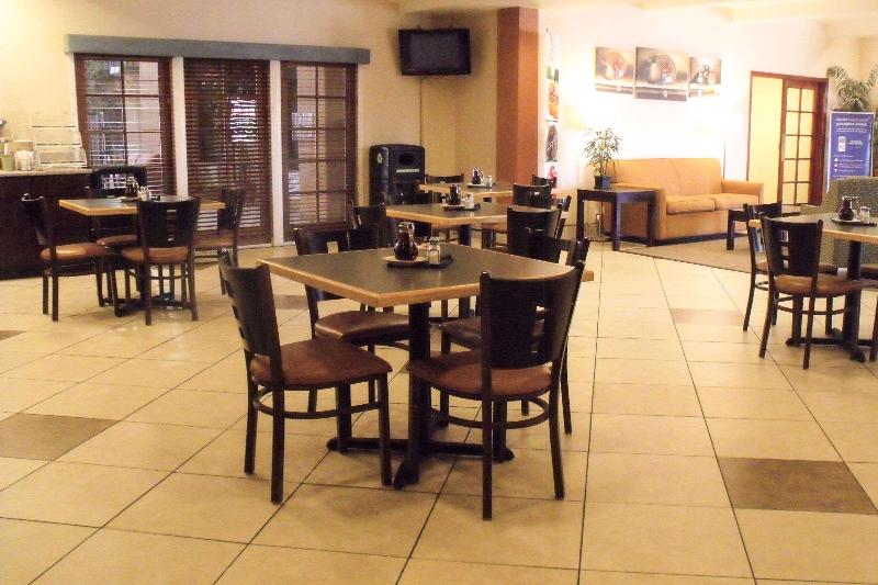 Отель Clarion Pointe Winslow I 40
