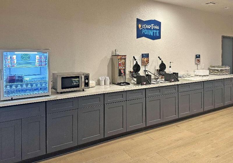 Отель Clarion Pointe Winslow I 40