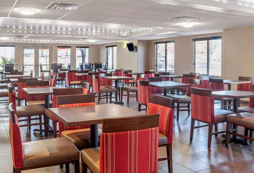 هتل Comfort Inn At Convention Center
