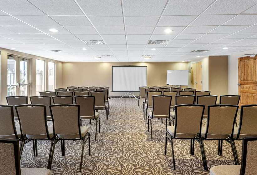 هتل Comfort Inn At Convention Center