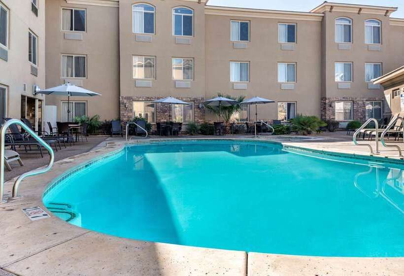 هتل Comfort Inn At Convention Center
