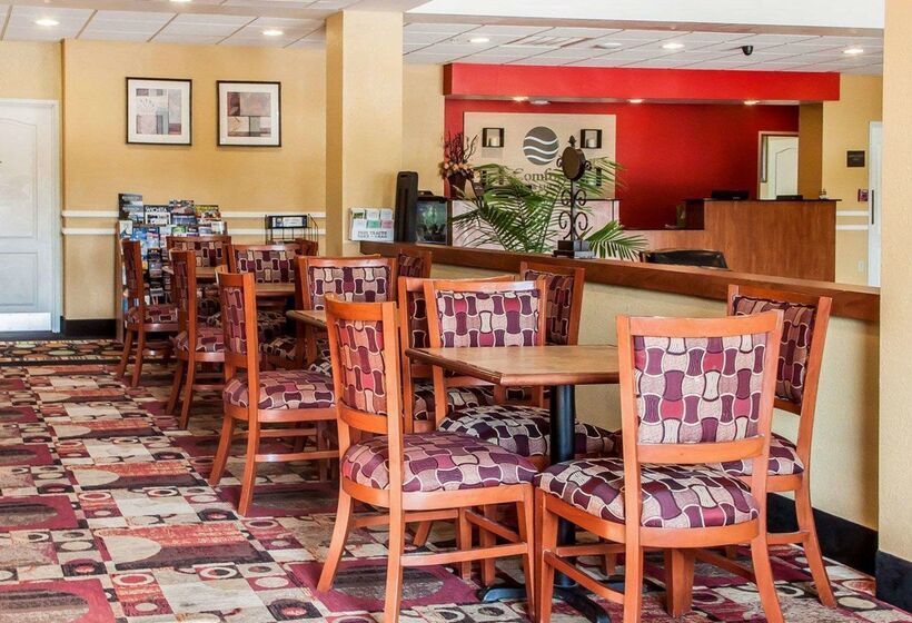 هتل Comfort Inn & Suites