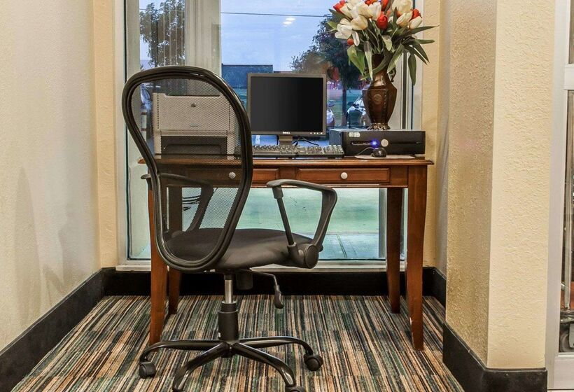 هتل Comfort Inn & Suites