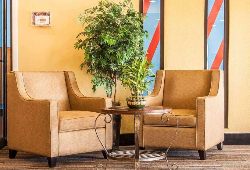 هتل Comfort Inn & Suites