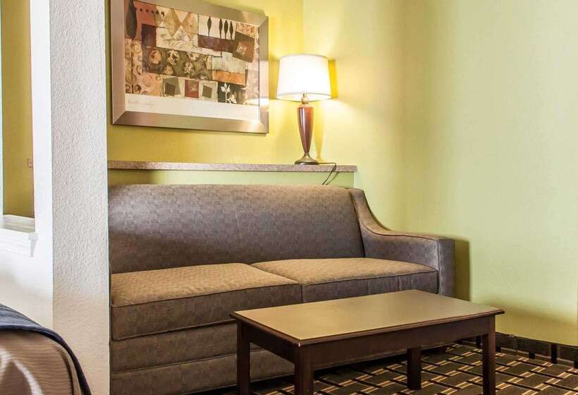 هتل Comfort Inn & Suites