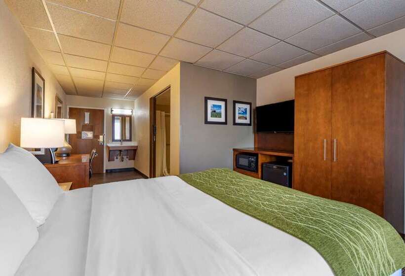 Отель Comfort Inn & Suites Gateway To Glacier National Park