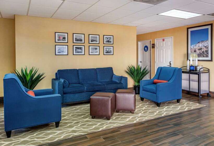 هتل Comfort Inn & Suites Near Universal  N. Hollywood  Burbank