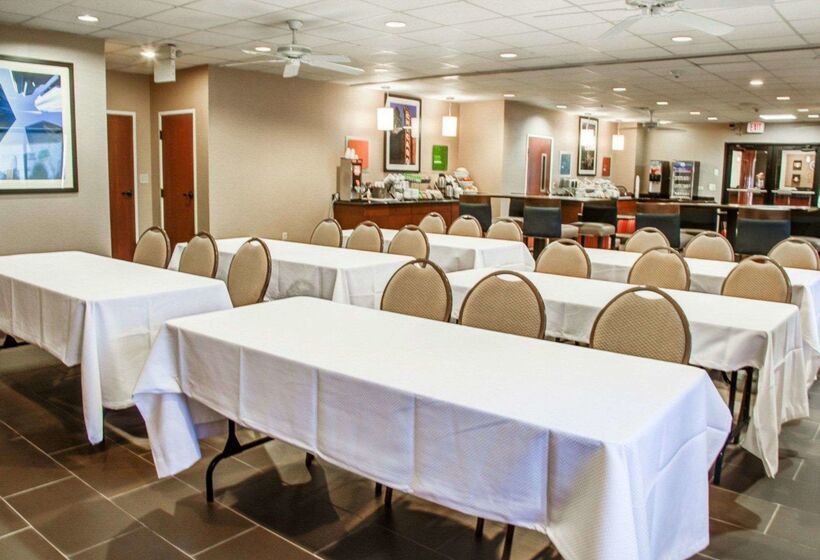 هتل Comfort Suites Lombard   Addison