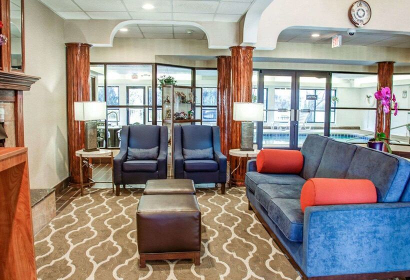 هتل Comfort Suites Lombard   Addison