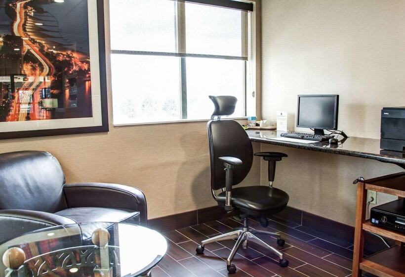 هتل Comfort Suites Lombard   Addison